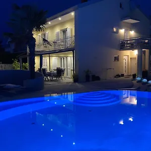 Elke Maria Mit Privatpool Und Poolmassage , Novigrad Istria Kroatien